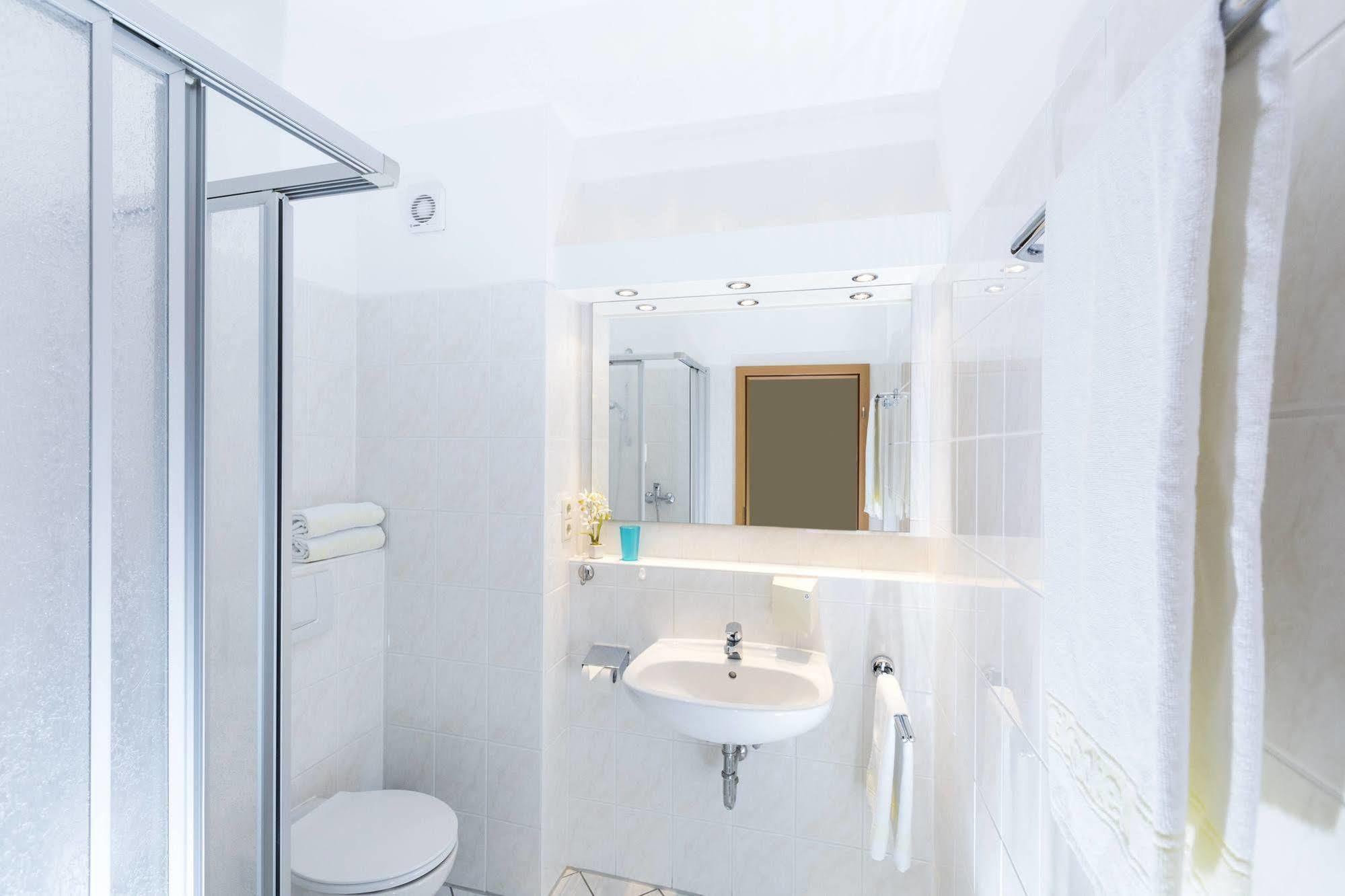 Globotel Hotel Garbsen Bagian luar foto
